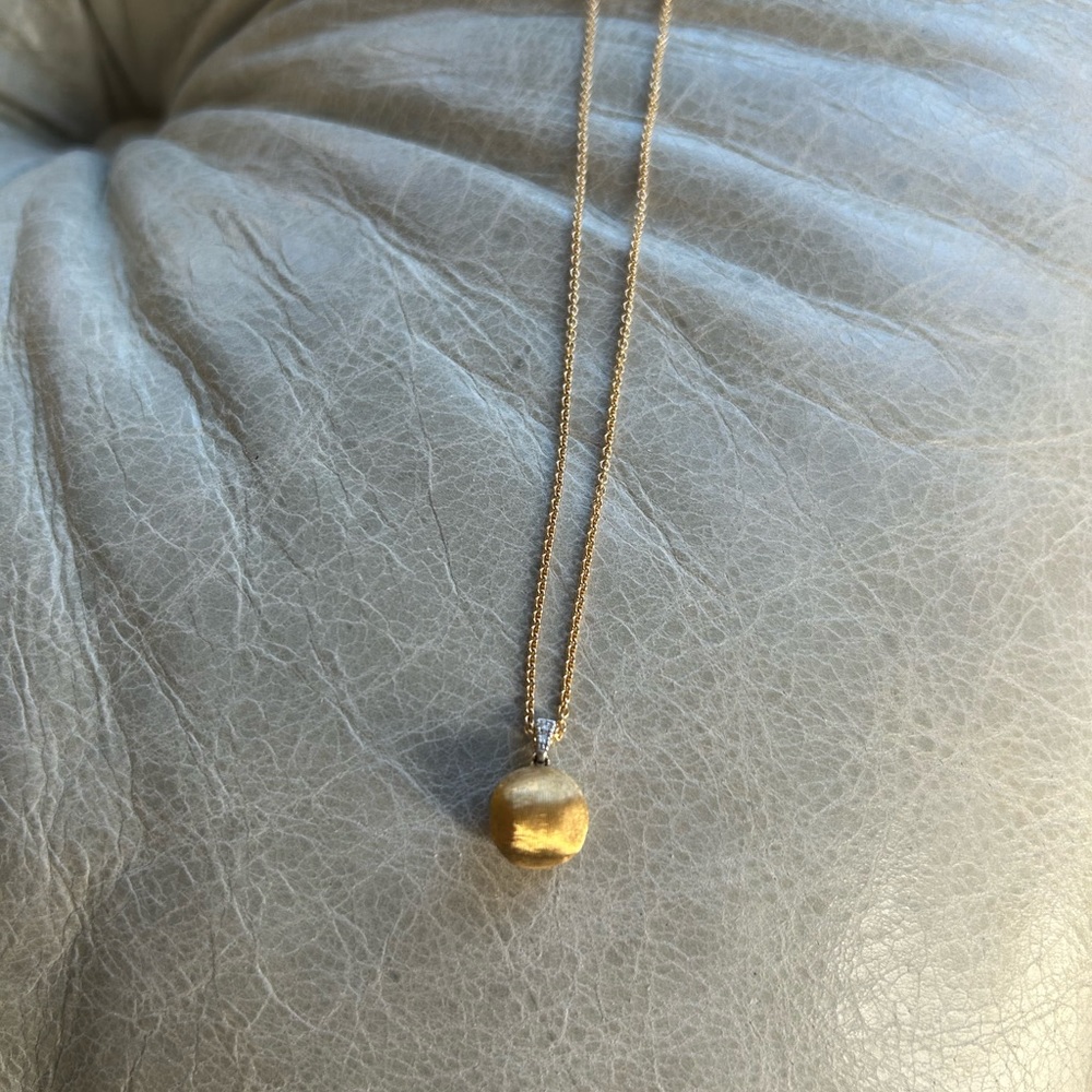 Marco bicego  
18K Yellow Gold Round AFRICA  necklace with diamonds
